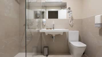 Standaard tweepersoonskamer | Badkamer | Gratis toiletartikelen, handdoeken, zeep, shampoo