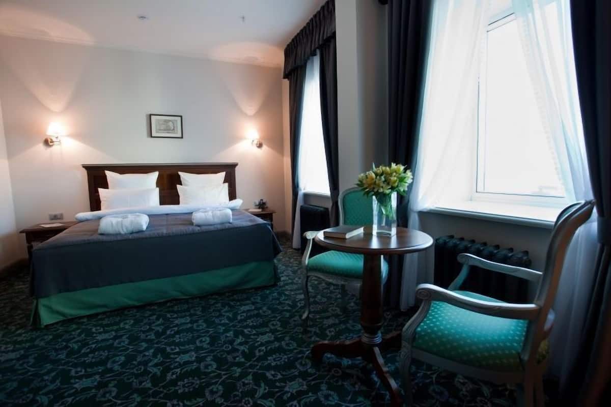 Junior suite (Double Bed) | Hypoallergeen beddengoed, een kluis op de kamer