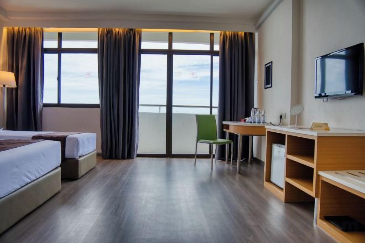 Premium Triple Suite with Bathtub & Sea View