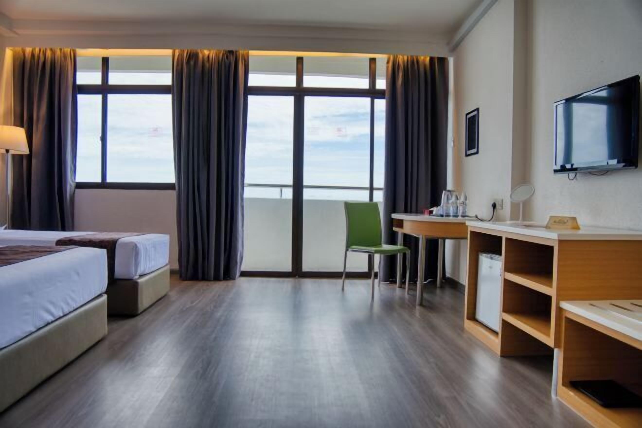 In-room safe, iron/ironing board, free WiFi