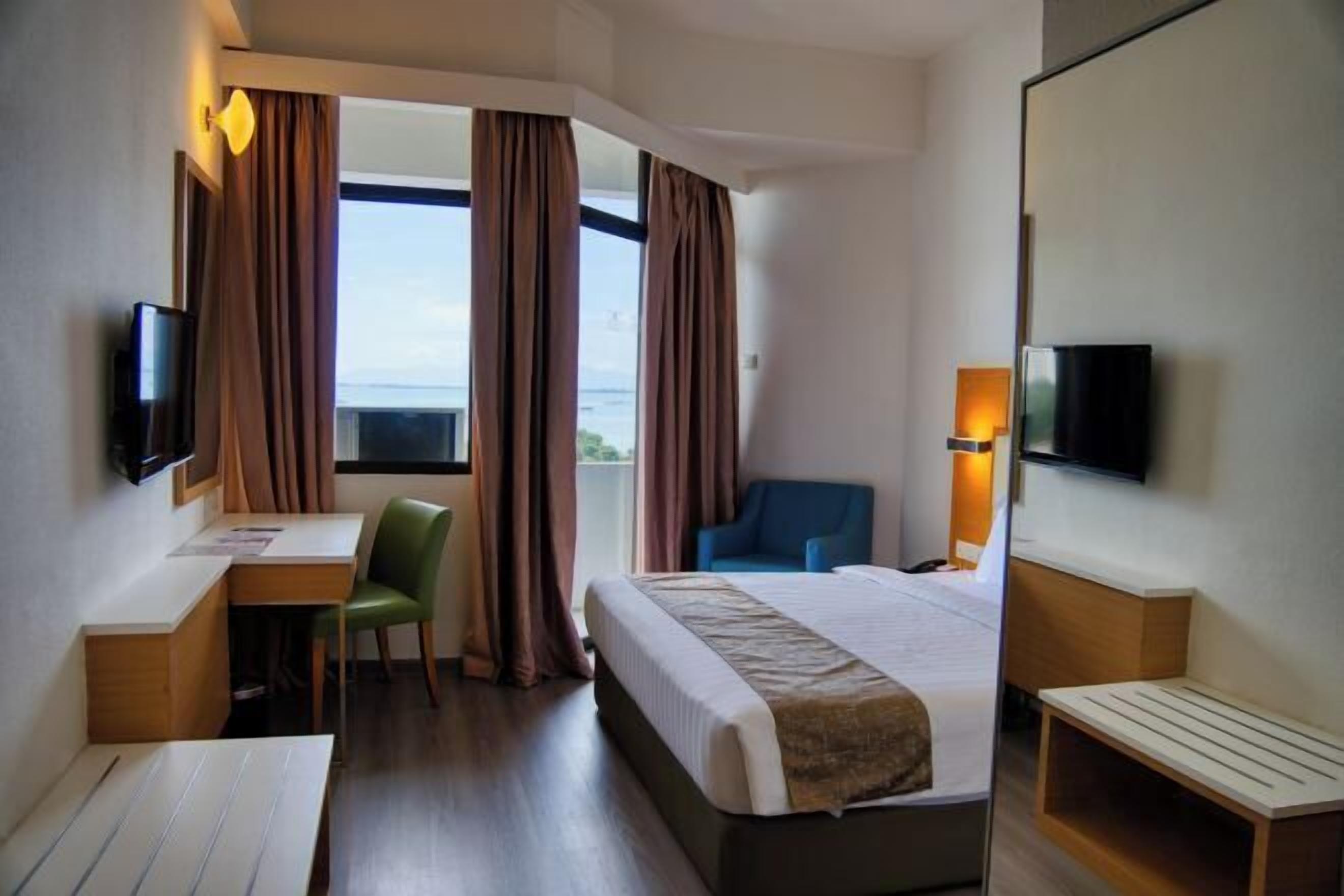 In-room safe, iron/ironing board, free WiFi
