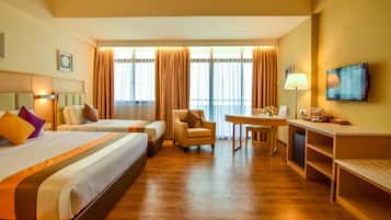 Minibar y caja de seguridad en la habitación