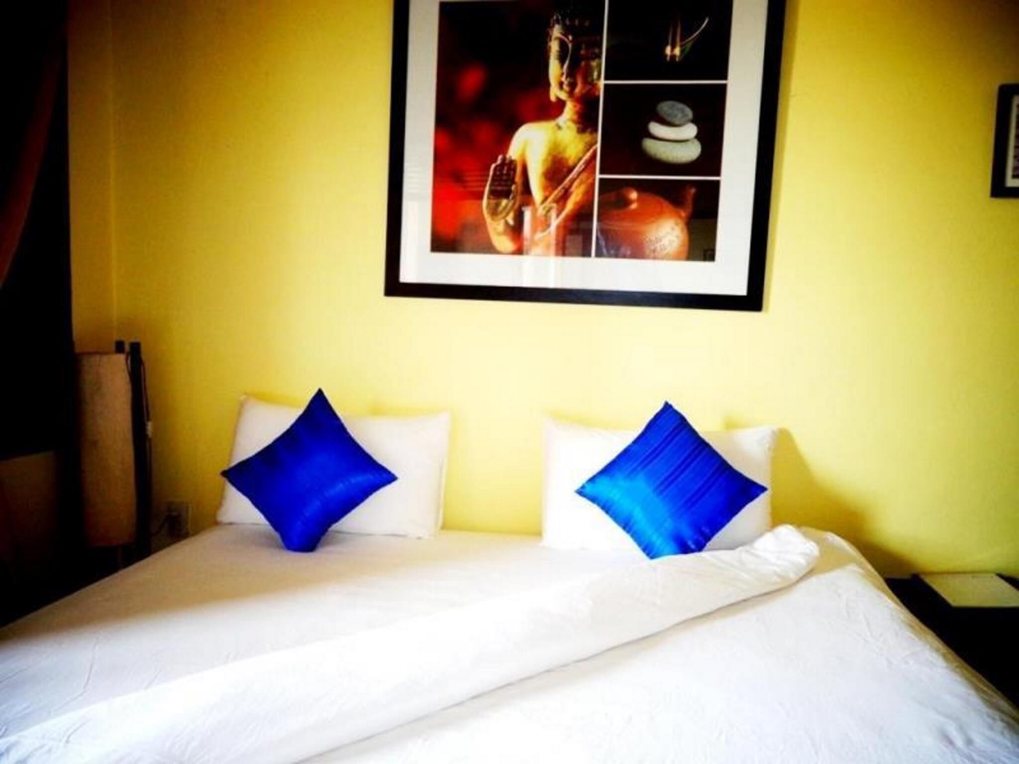 Deluxe Twin Room | In-room safe, WiFi (free), bed sheets