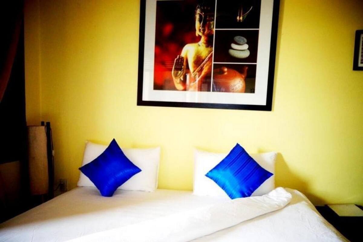 Deluxe Twin Room | In-room safe, WiFi (free), bed sheets