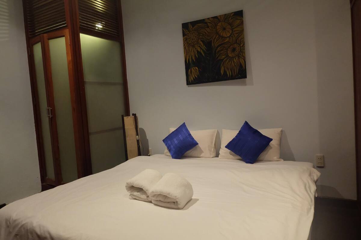 Standard Double Room | In-room safe, WiFi (free), bed sheets