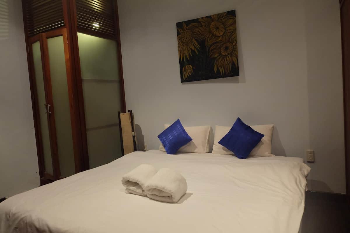 Standard Double Room | In-room safe, WiFi (free), bed sheets