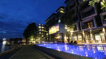 Outdoor pool, sun loungers