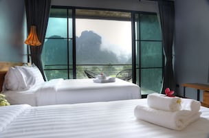 Minibar, in-room safe, soundproofing, free WiFi