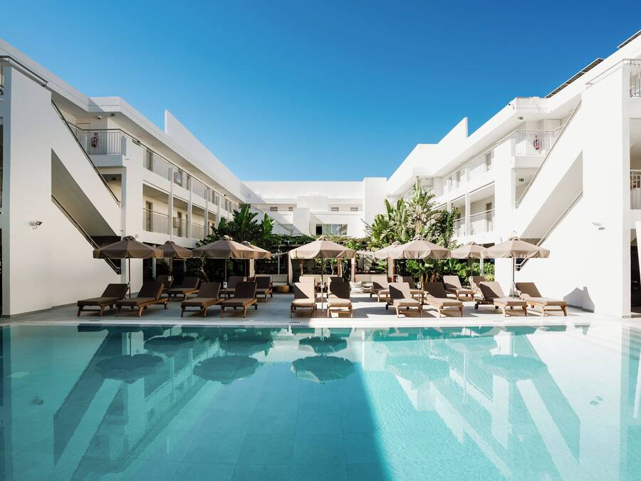 Kauden mukainen ulkouima-allas