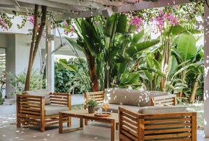 Breakfast, lunch, dinner served; international cuisine 