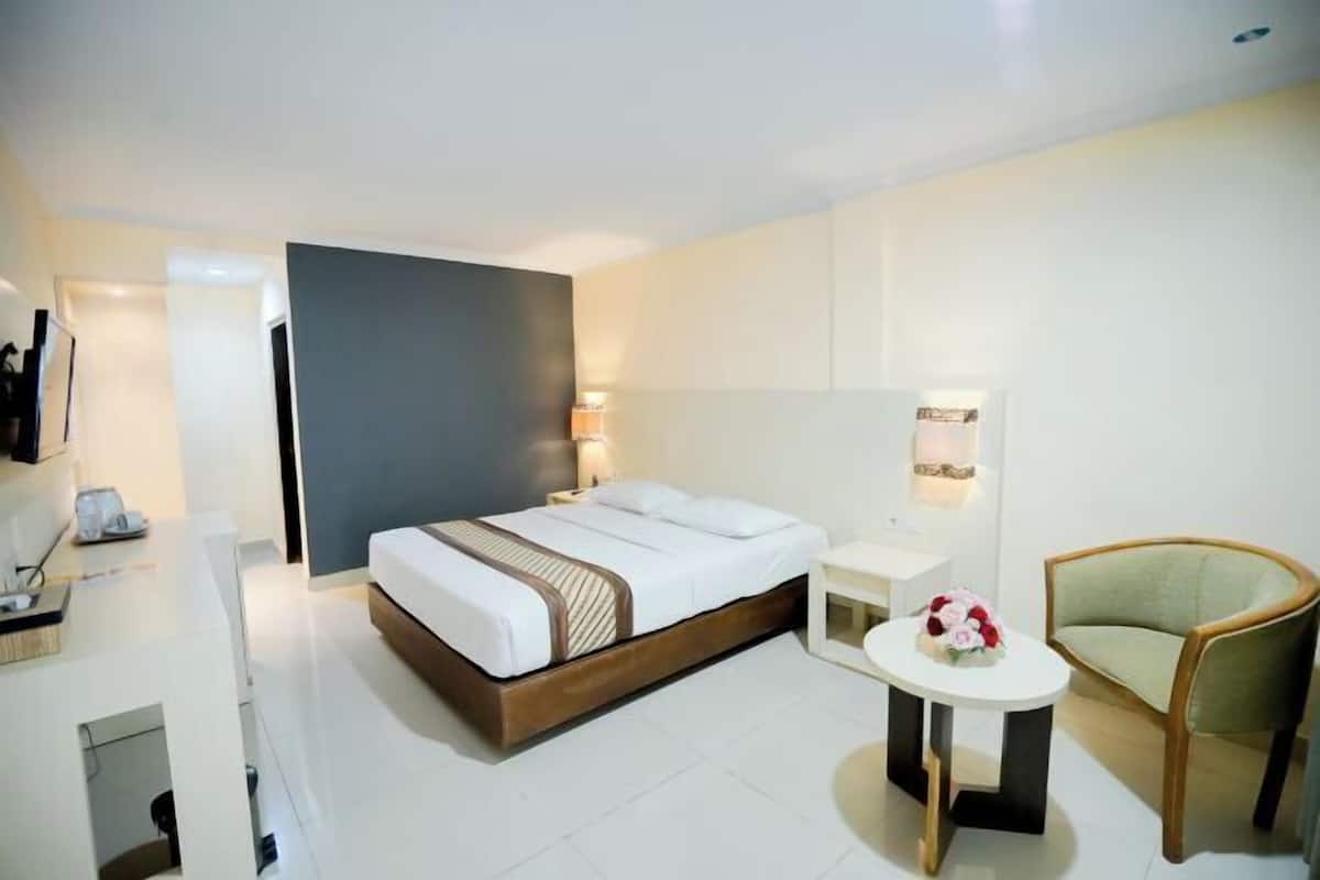 In-room safe, desk, rollaway beds, free WiFi