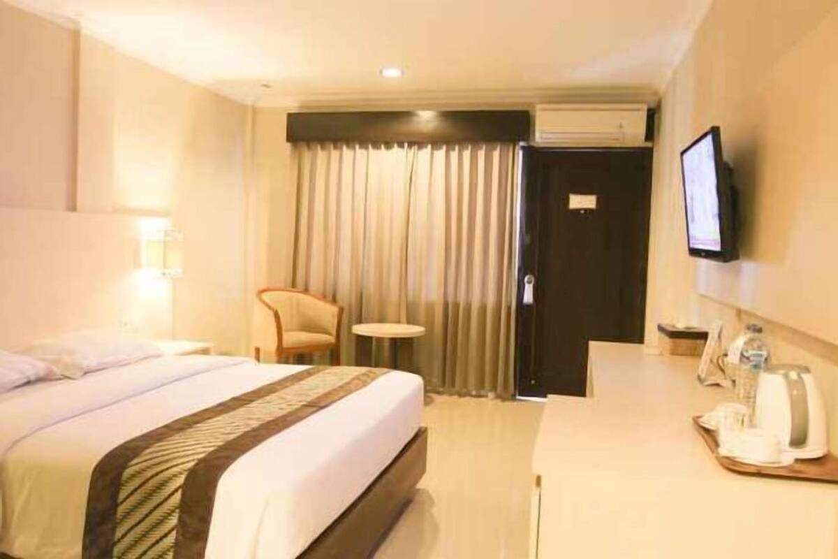 In-room safe, desk, rollaway beds, free WiFi