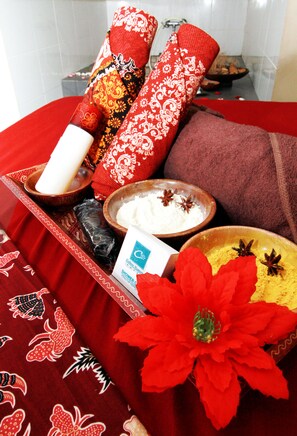 Hot tub, body treatments, body scrubs, facials, reflexology - Cakra Kusuma Hotel (Depok)