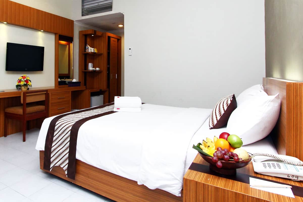 In-room safe, desk, rollaway beds, free WiFi