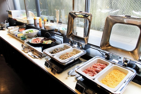 Desayuno buffet diario (JPY 1500 por persona)