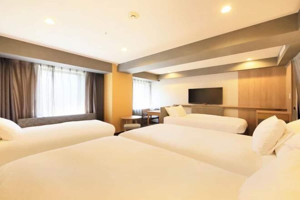 Egyptian cotton sheets, premium bedding, down comforters, desk