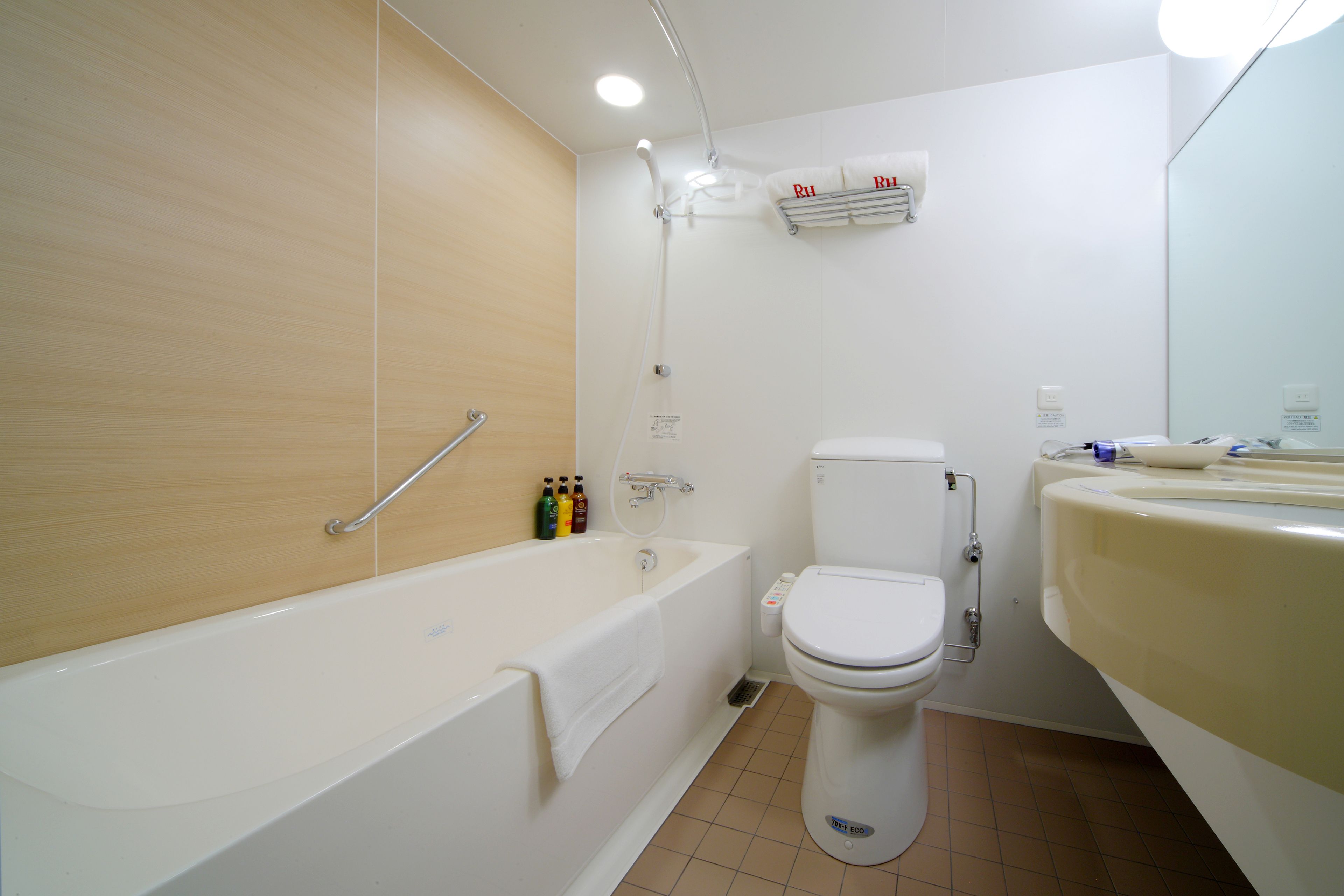 1 bedroom, egyptian cotton sheets, premium bedding, down duvets