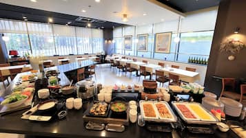 Daily buffet breakfast for a fee