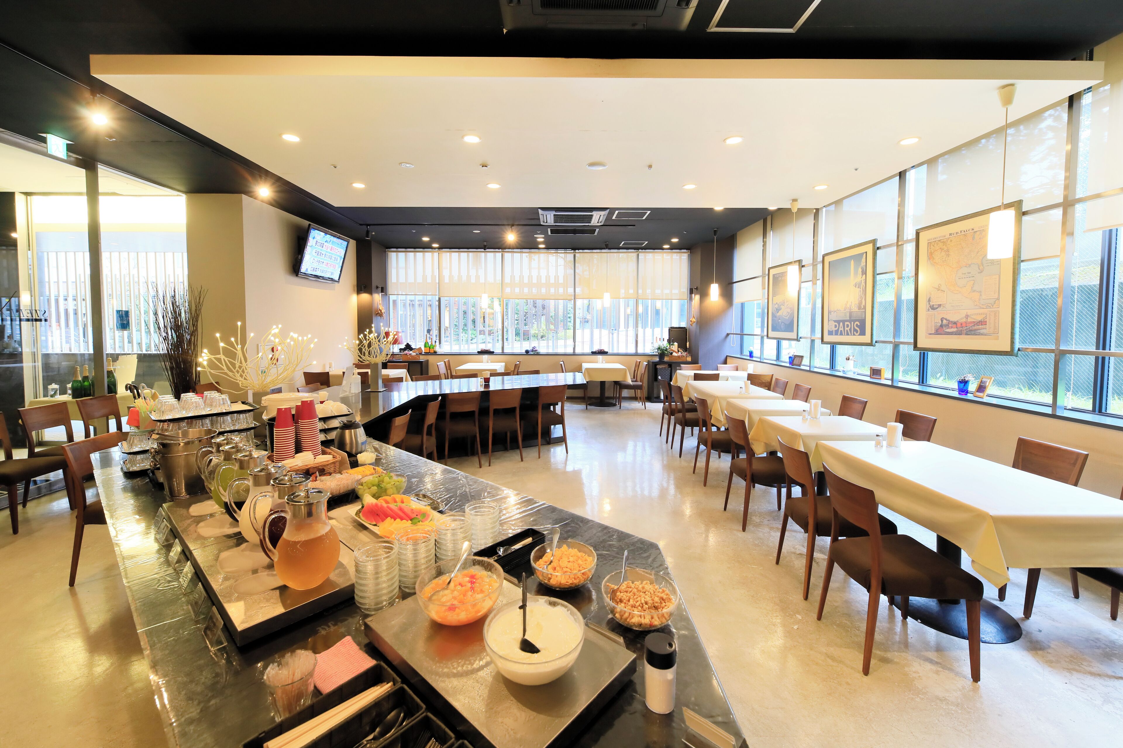 Daily buffet breakfast (JPY 1500 per person)