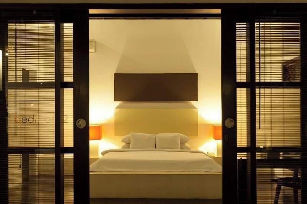 Minibar, in-room safe, desk, free cribs/infant beds