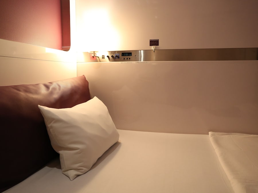 Caja de seguridad en la habitación, wifi gratis y ropa de cama