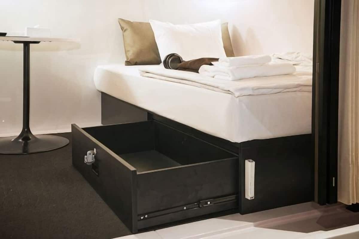 In-room safe, free WiFi, bed sheets