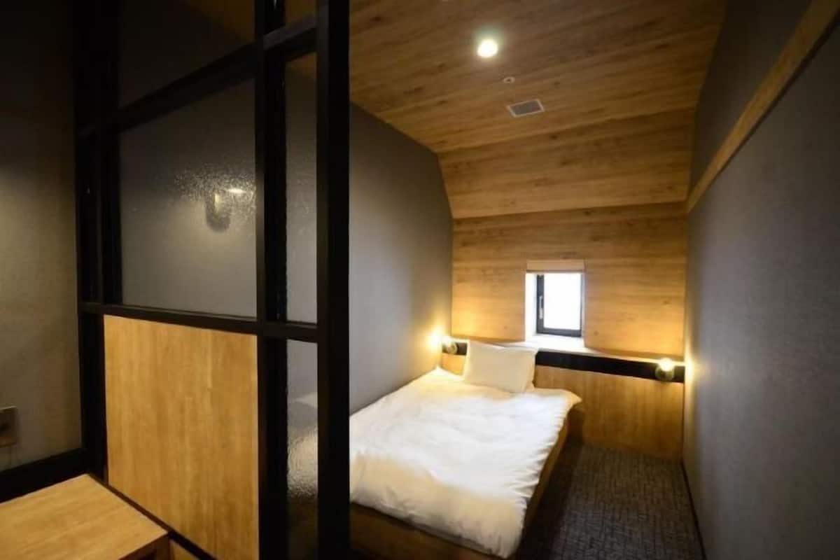 In-room safe, free WiFi, bed sheets