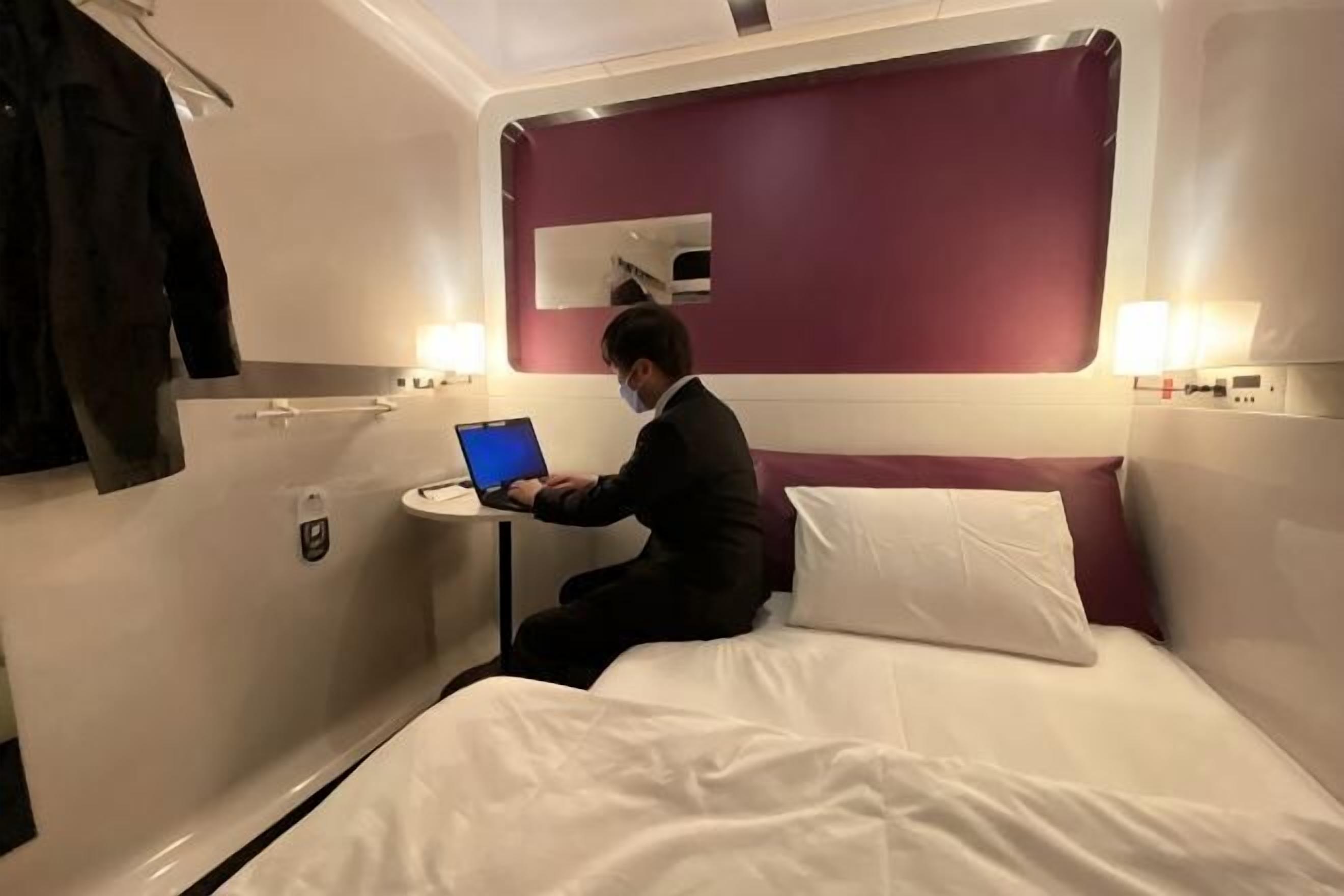 Zimmersafe, kostenloses WLAN, Bettwäsche