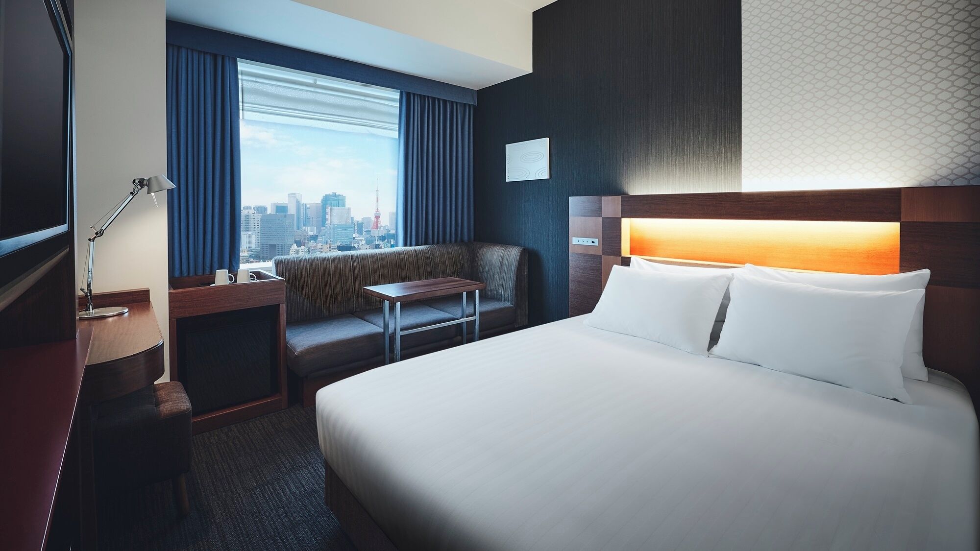 Seprai premium, selimut bulu angsa, dan tempat tidur Select Comfort