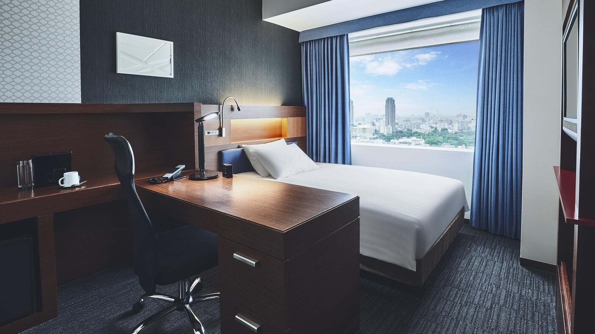Seprai premium, selimut bulu angsa, dan tempat tidur Select Comfort
