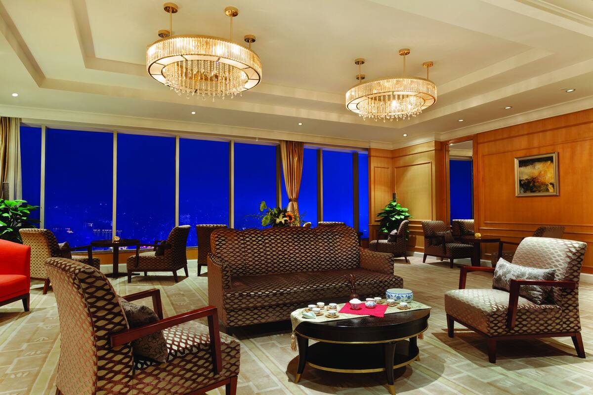 suite, 1 king bed, city view | minibar, in-room safe, desk, laptop workspace