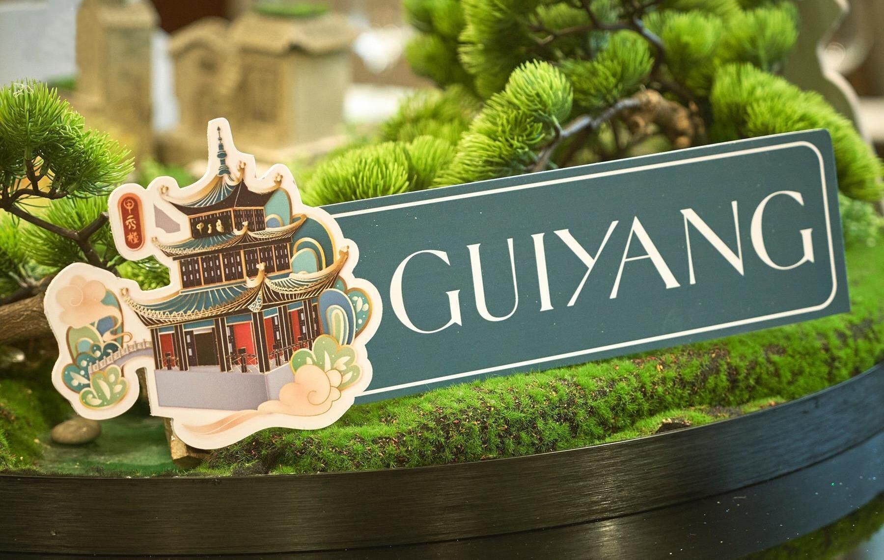 2 restaurants, breakfast, lunch, dinner served; fusion cuisine