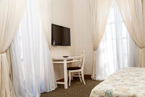 Una cassaforte in camera, una scrivania, Wi-Fi gratuito