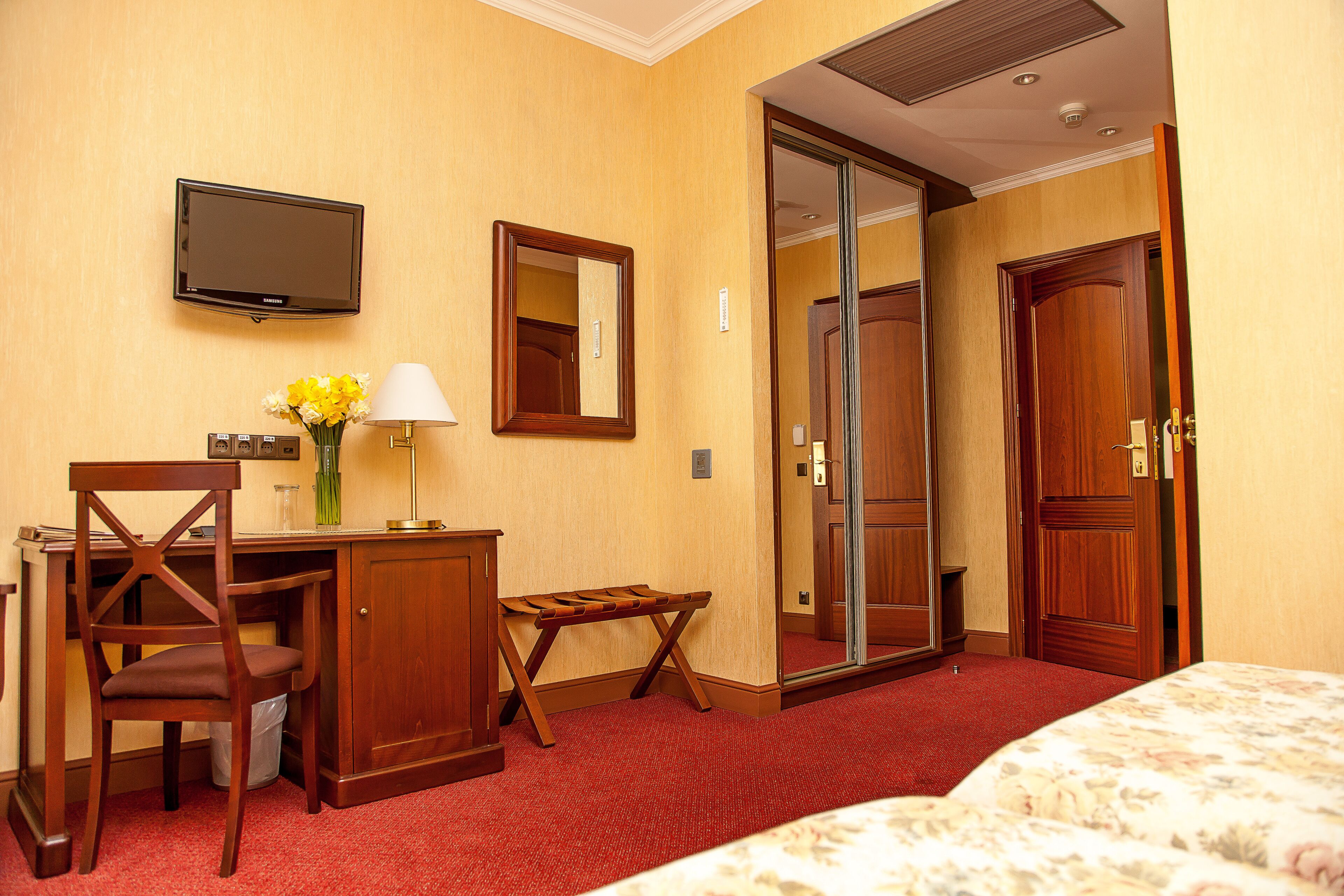 Superior Twin Room | In-room safe, desk, free WiFi