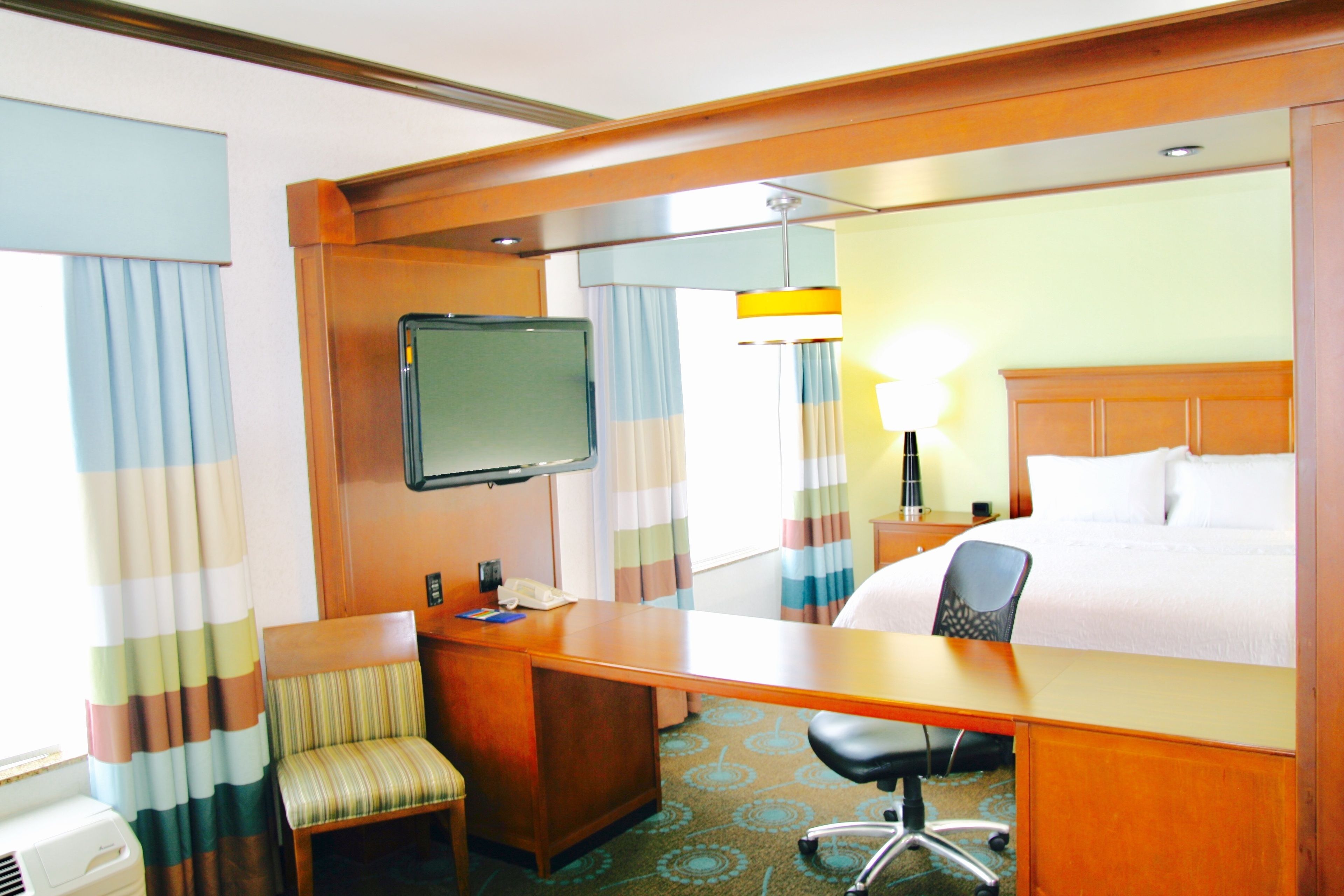 Studio, 1 King-Bett | Businesscenter im Zimmer