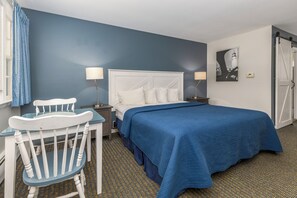 Basic Room, 1 King Bed | Iron/ironing board, free WiFi, bed sheets - Handkerchief Shoals Inn (South Harwich)