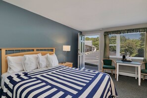 Basic Single Room, 1 Queen Bed | Iron/ironing board, free WiFi, bed sheets - Handkerchief Shoals Inn (South Harwich)