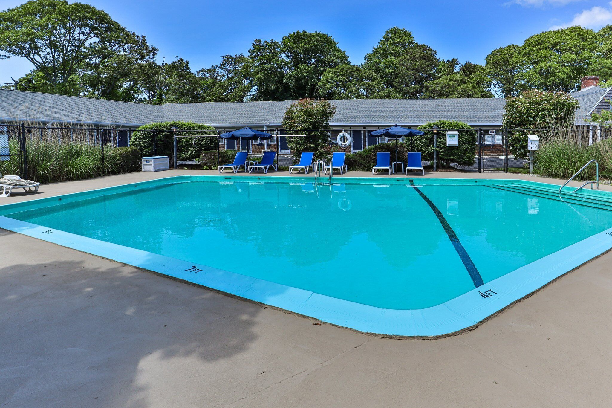 Piscine extérieure en saison