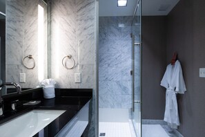 Shower, designer toiletries, hair dryer, bathrobes - The Hotel at Kirkwood Center (Cedar Rapids)