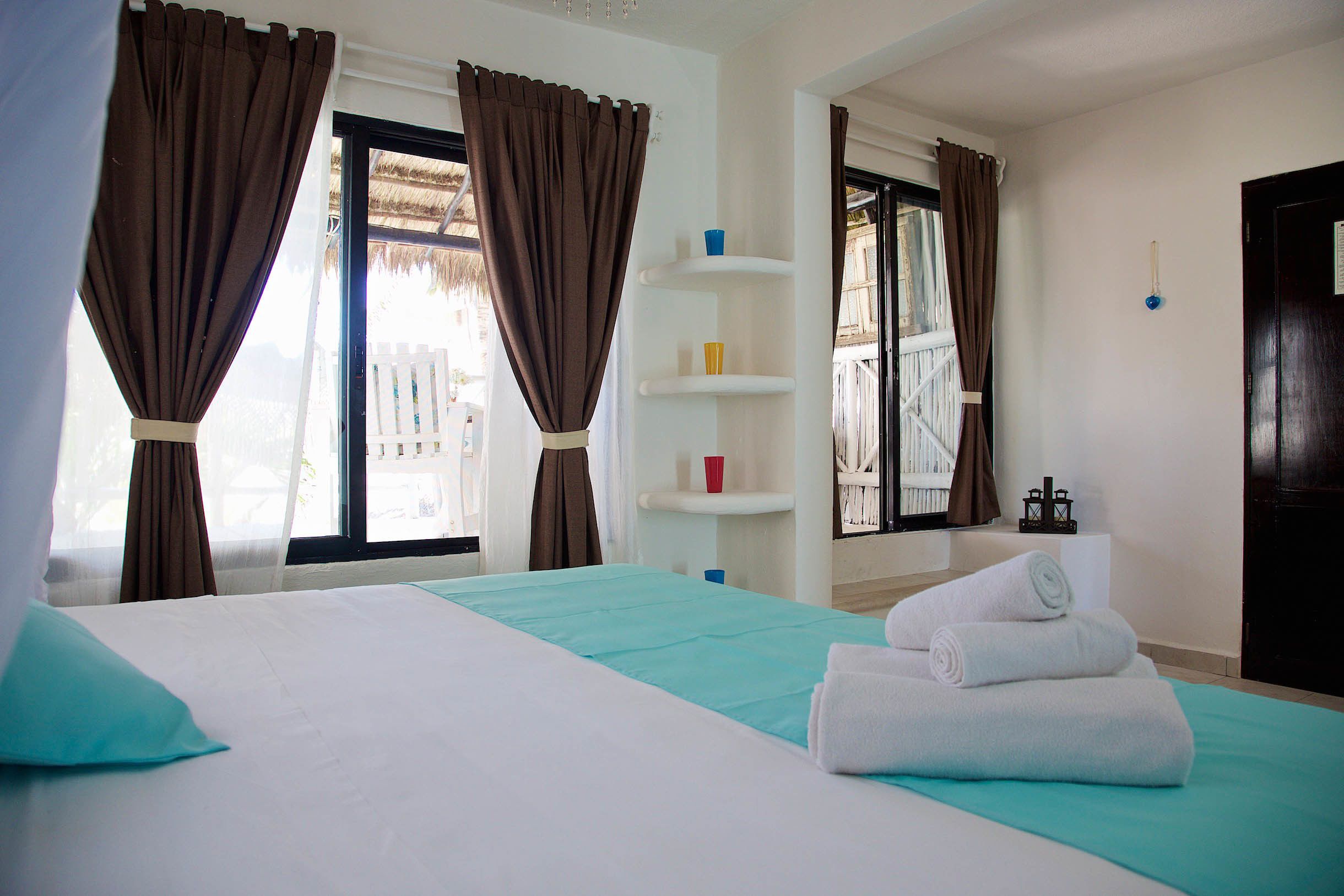 皇家客房, 露台 (2 King Beds) | 迷你吧、客房内保险箱、免费 WiFi、床单