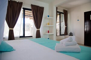 Chambre Royale, terrasse (2 King Beds) | Minibar, coffres-forts dans les chambres, Wi-Fi gratuit, draps fournis