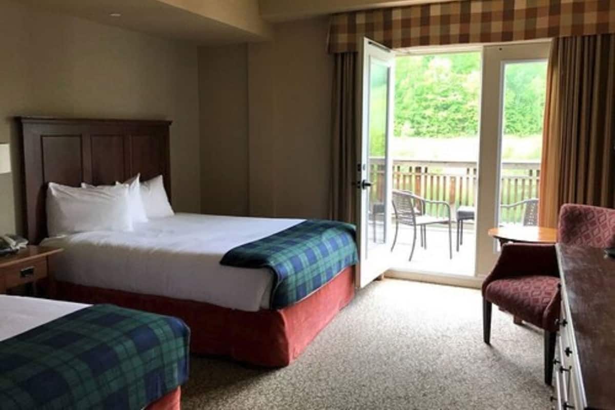 Premium bedding, down duvets, pillow-top beds, iron/ironing board