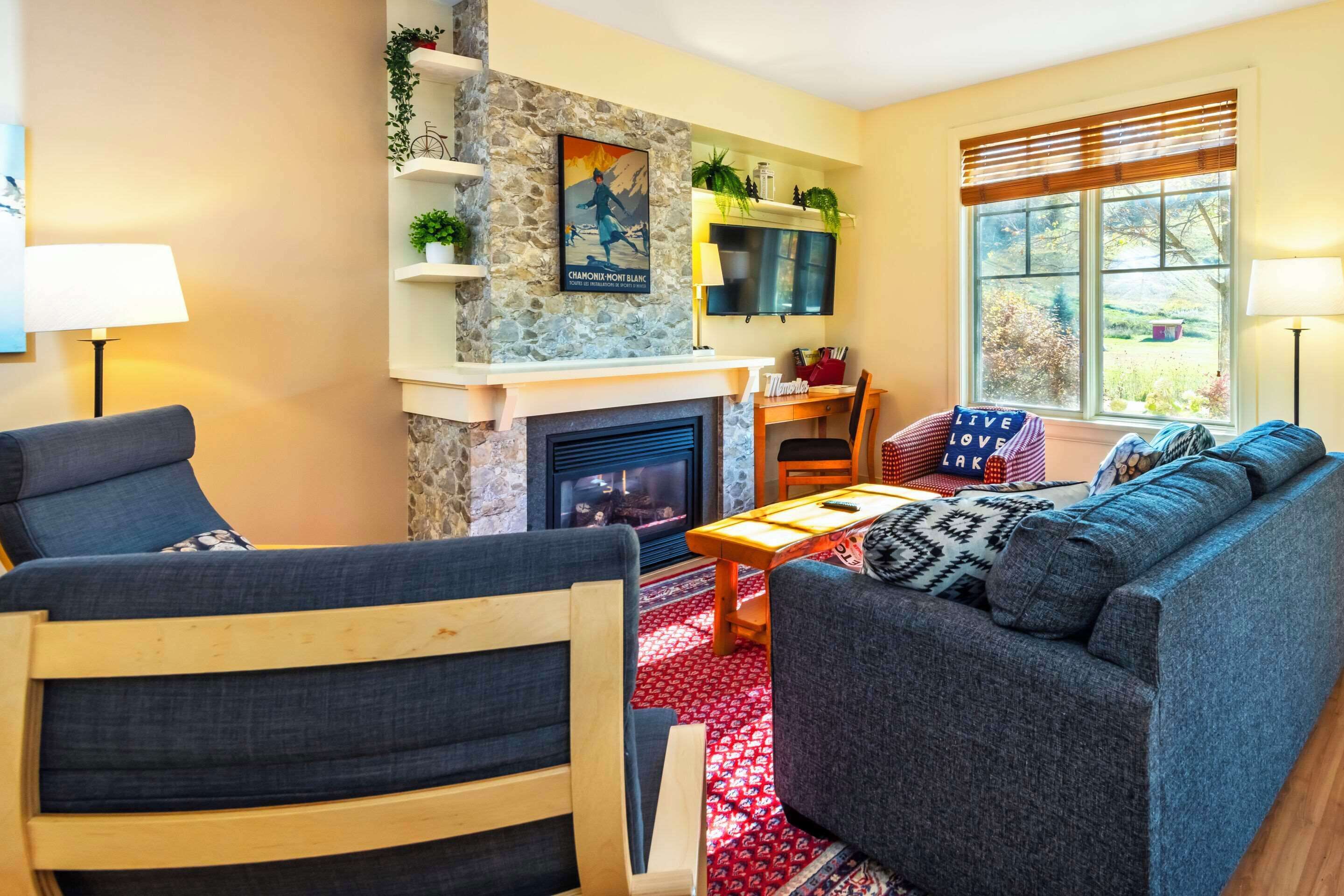 Suite, 1 cama Queen size y sofá cama, para no fumadores (Upgrade, Efficiency) | Ropa de cama de alta calidad, edredón y camas con pillow-top 