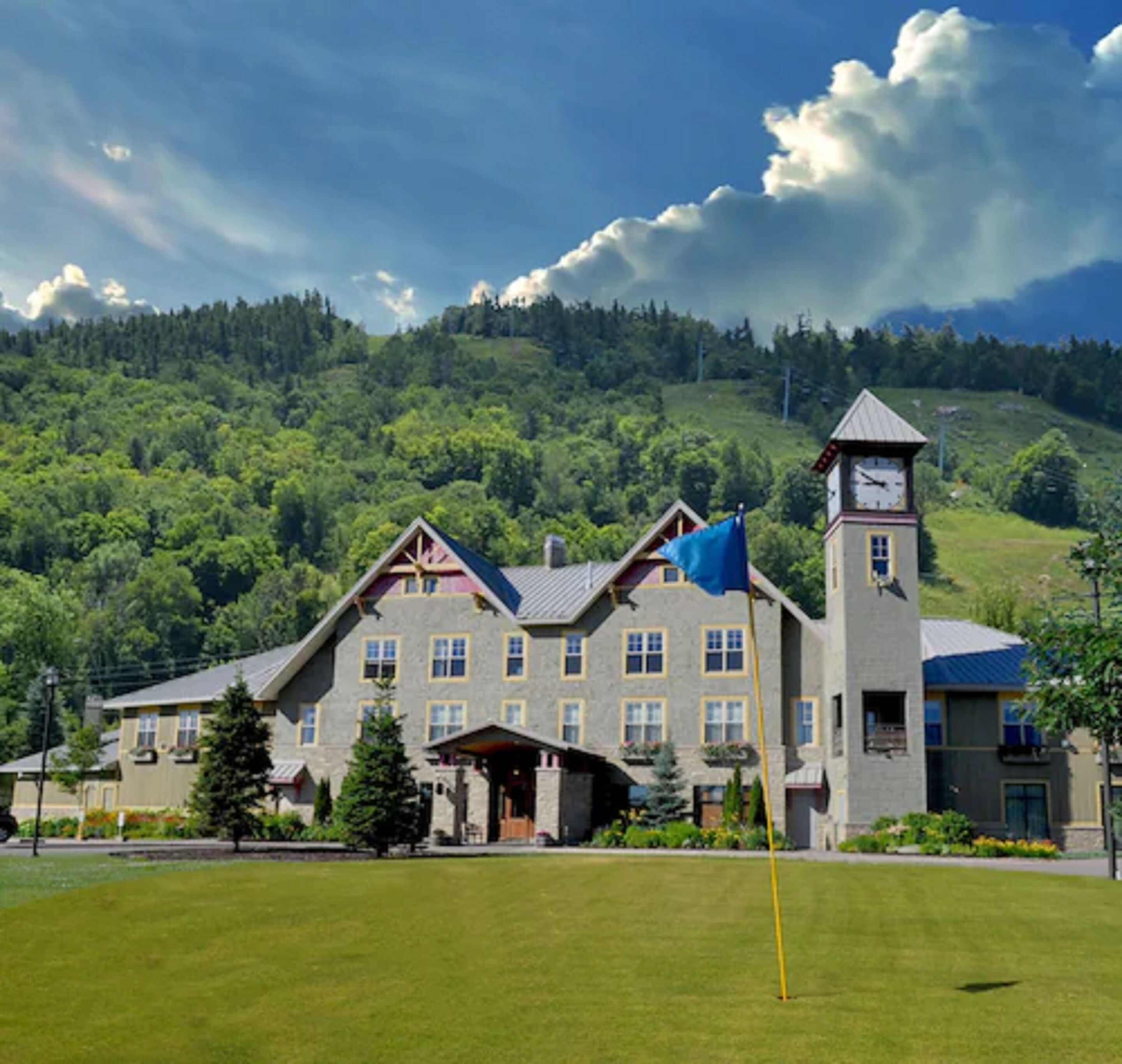 Vista frontal de la propiedad