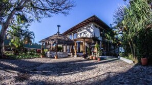 Breakfast, lunch and dinner served - Posada de Don Rodrigo Panajachel (Panajachel)