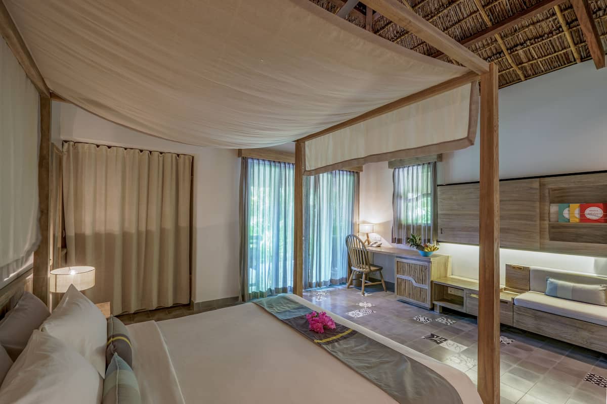 Deluxe Double or Twin Room, Garden View | Premium bedding, down comforters, minibar, in-room safe