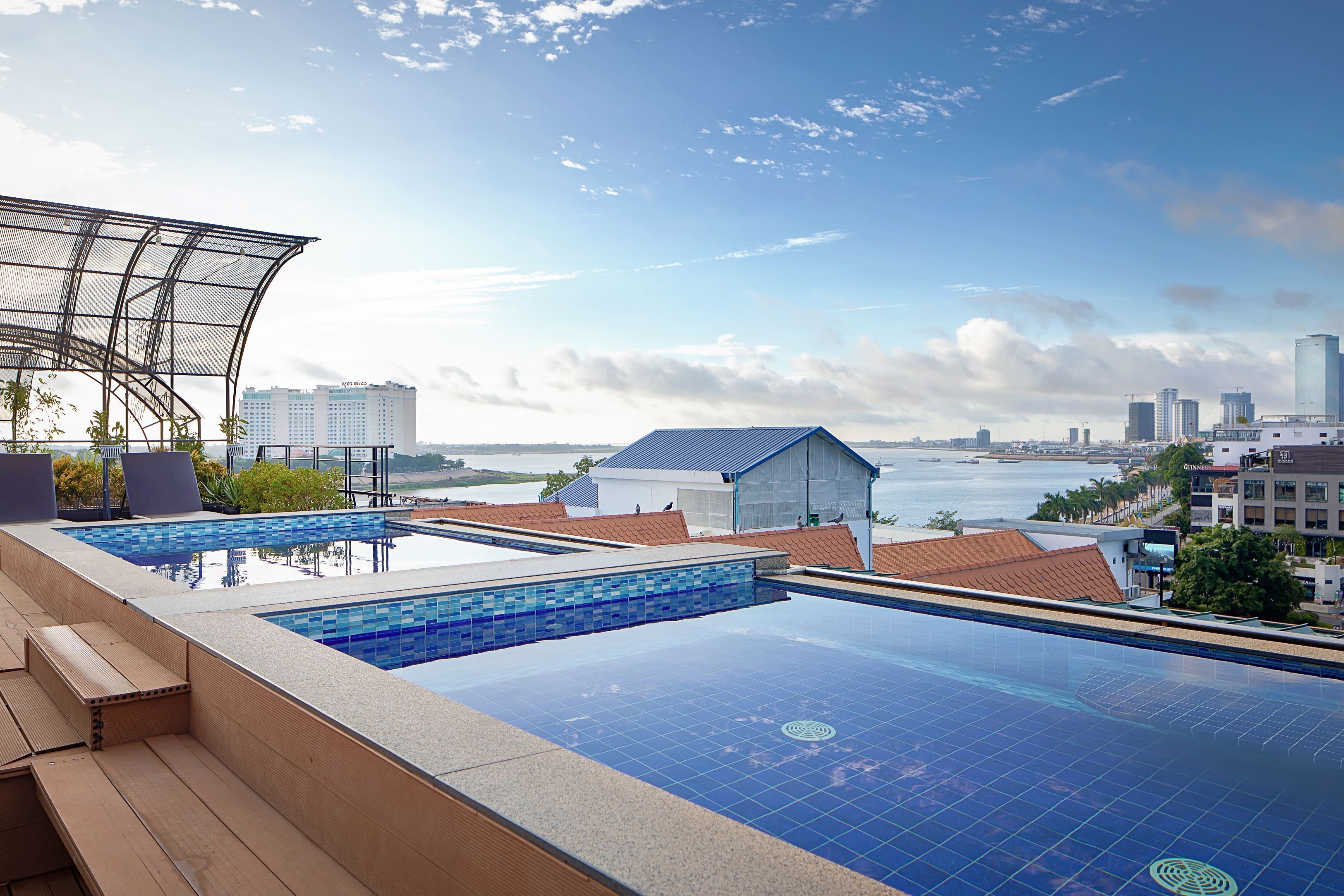 3 outdoor pools, open 7 am to 9 pm, pool loungers