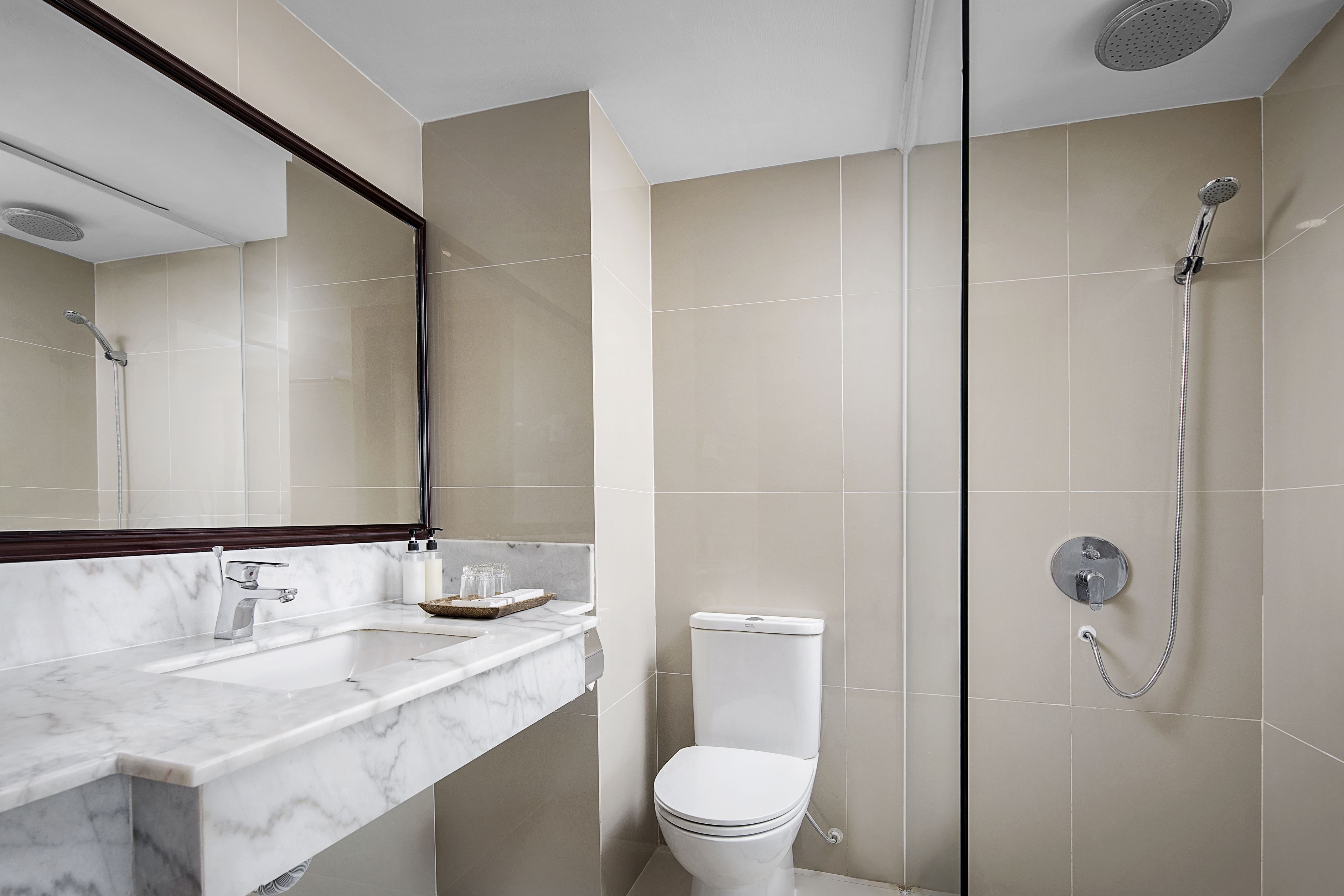 ohana residence, balcony | bathroom | combined shower/bathtub, free toiletries, hair dryer, bathrobes
