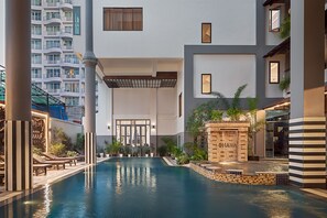 3 piscinas al aire libre (de 07:00 a 21:00), tumbonas