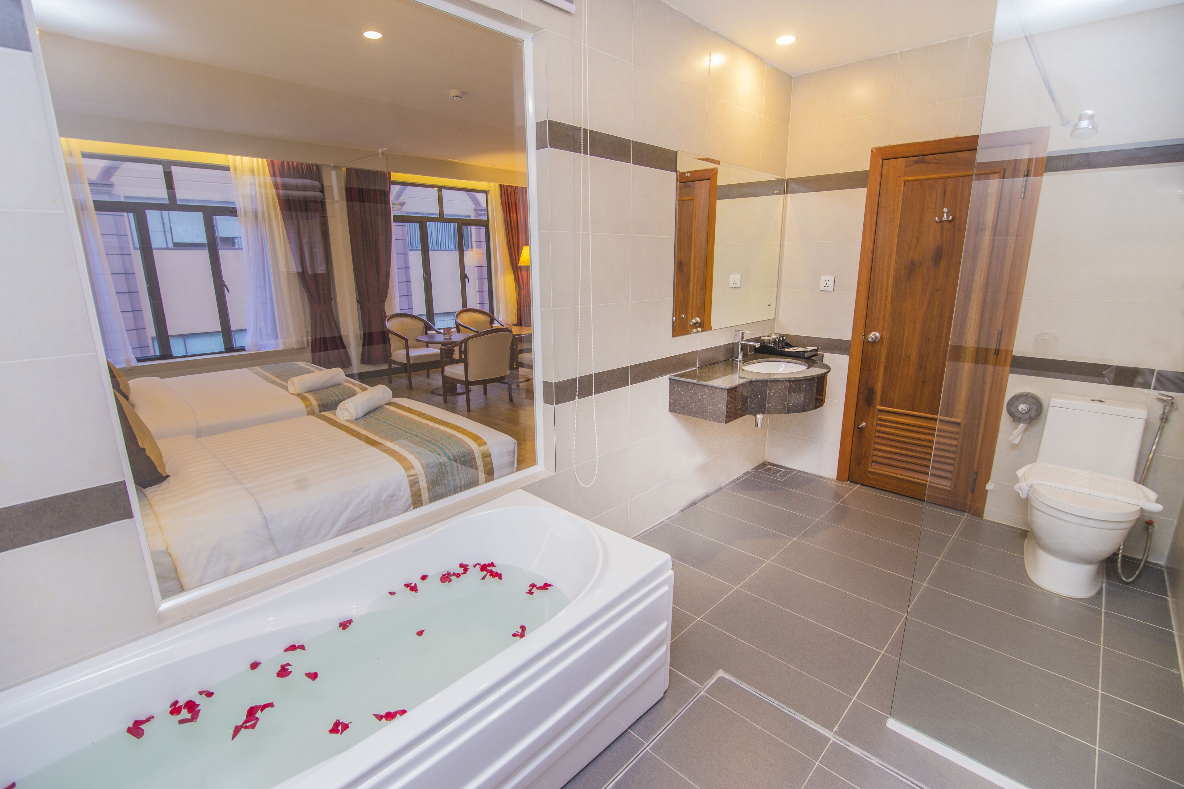 family suite | bathroom | combined shower/bathtub, free toiletries, hair dryer, bathrobes